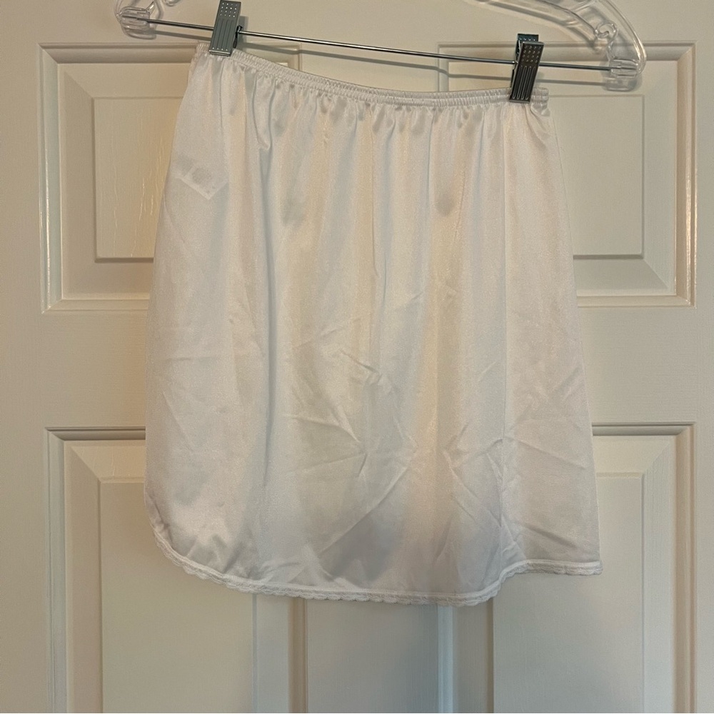 VANITY FAIR Short Half Slip Skirt 16”  SILKY SMOOTH NYLON Lingerie WOMEN'S Small